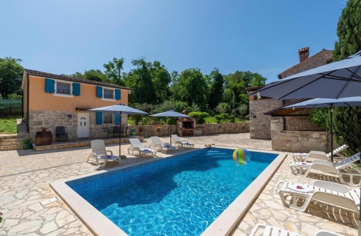 Holiday Houses Luan — Außenbereich
